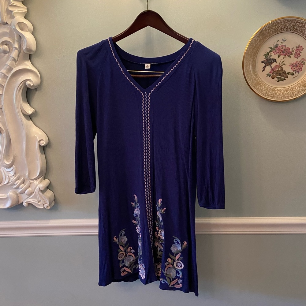 Long-sleeved navy floral embroidered dress
